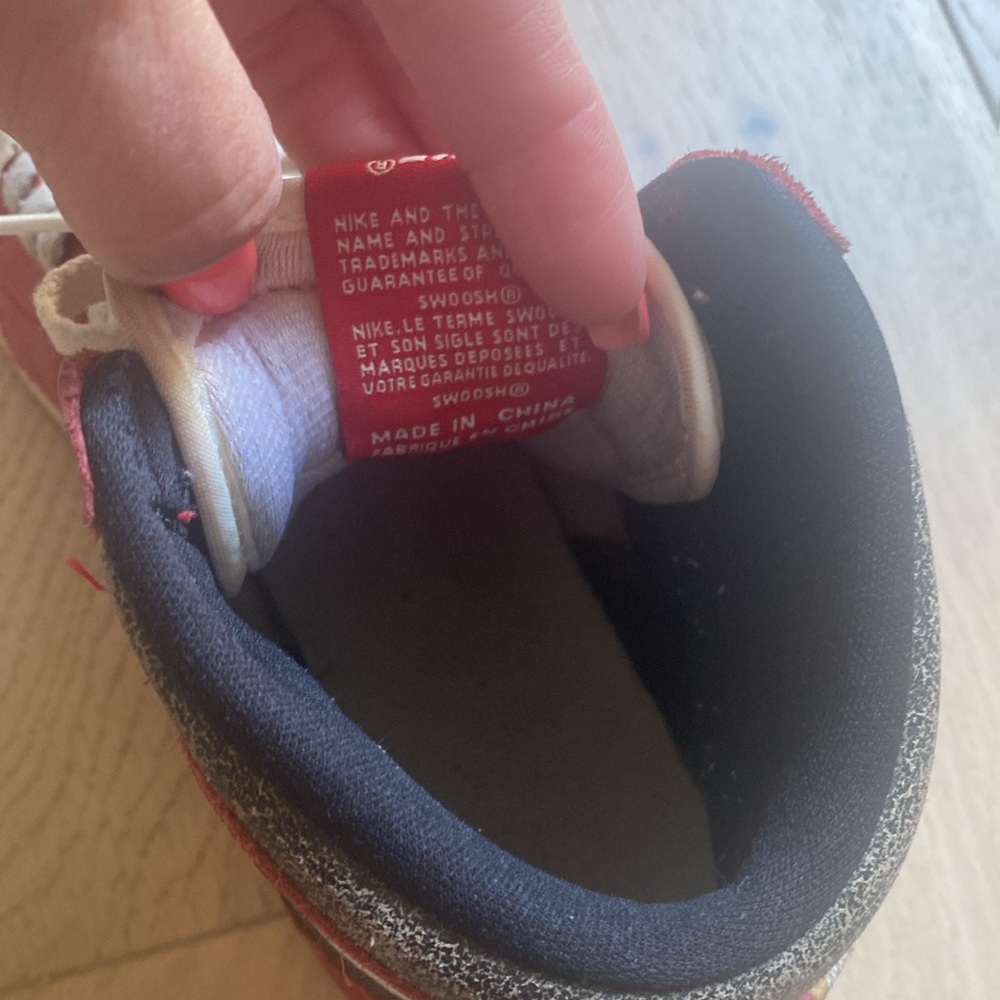 NIKE AIR JORDAN’S red, white with black swoosh - Picture 10 of 17